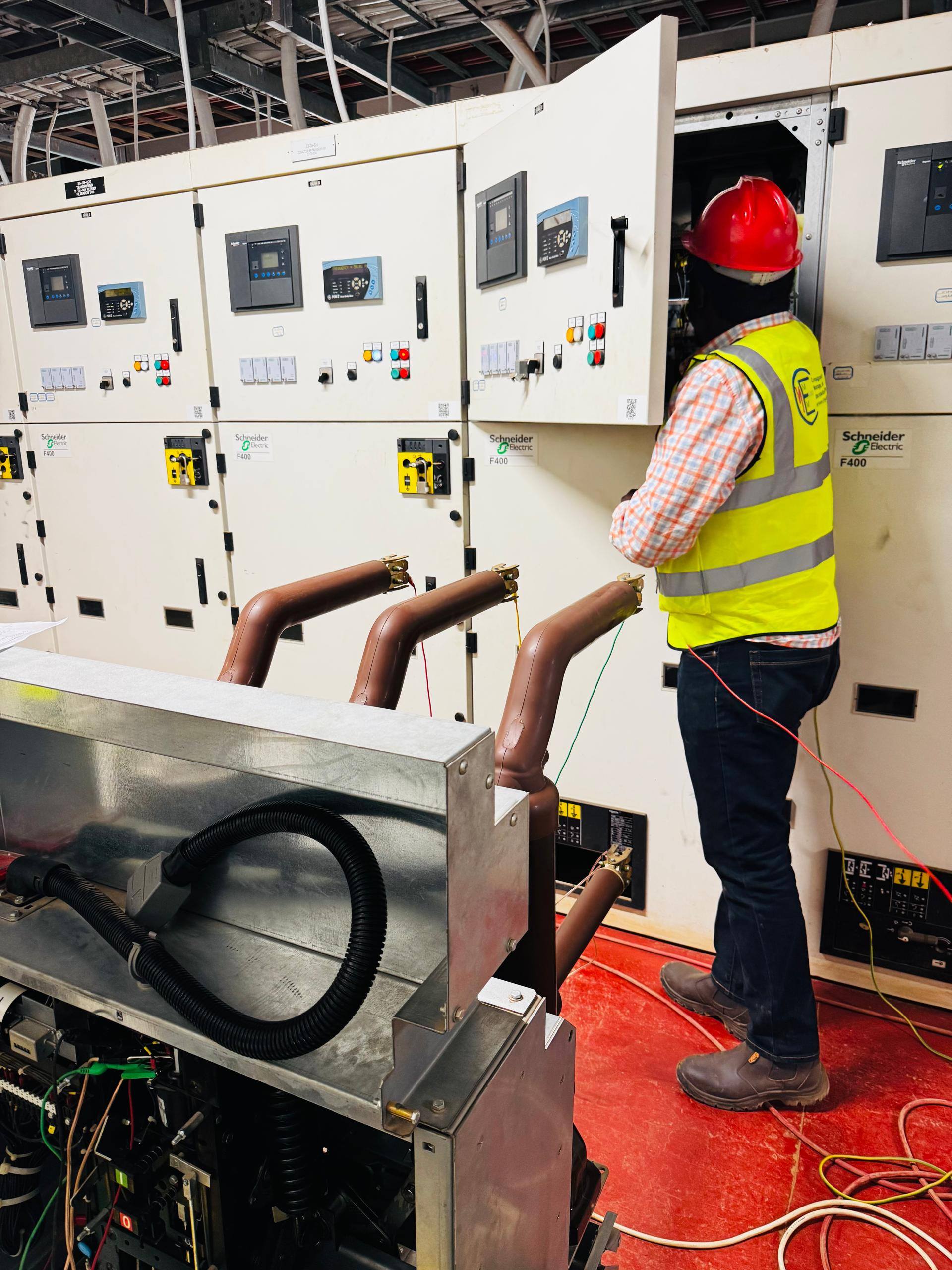 Test de disjoncteur MT 33 kV sur cellule Schneider